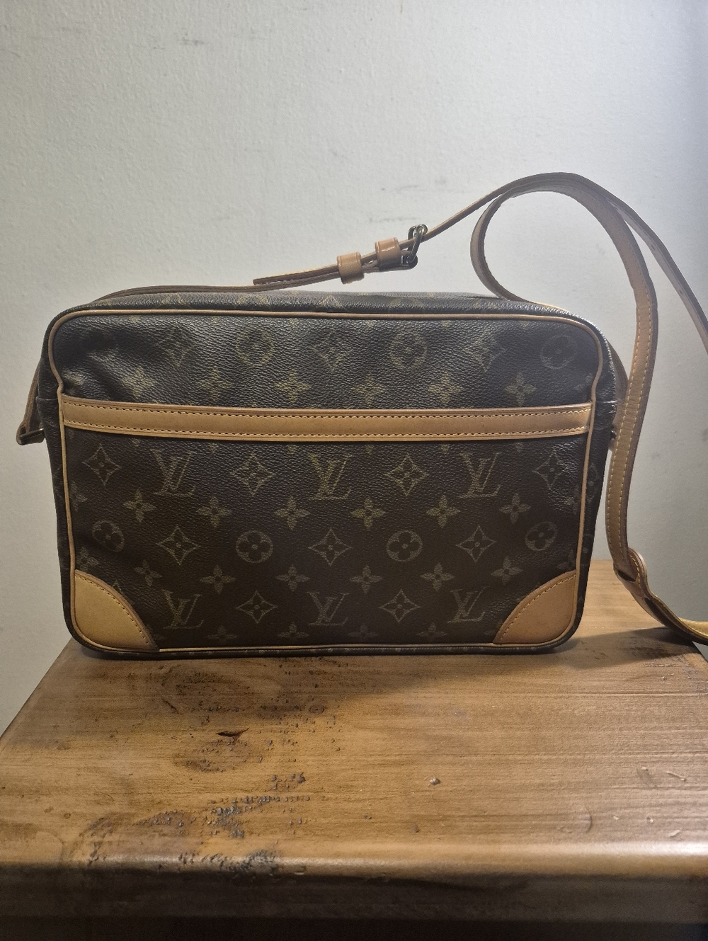 Authentic Louis Vuitton Tracodero 30 Shoulder Handbag Crossbody